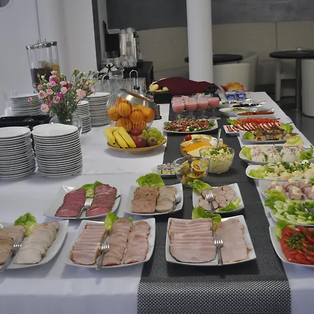 Karpacz, Do Centrum 900 M, Dostepna Dieta Bezglutenowa Z Certyfikatem, Celiakia Couette-café
